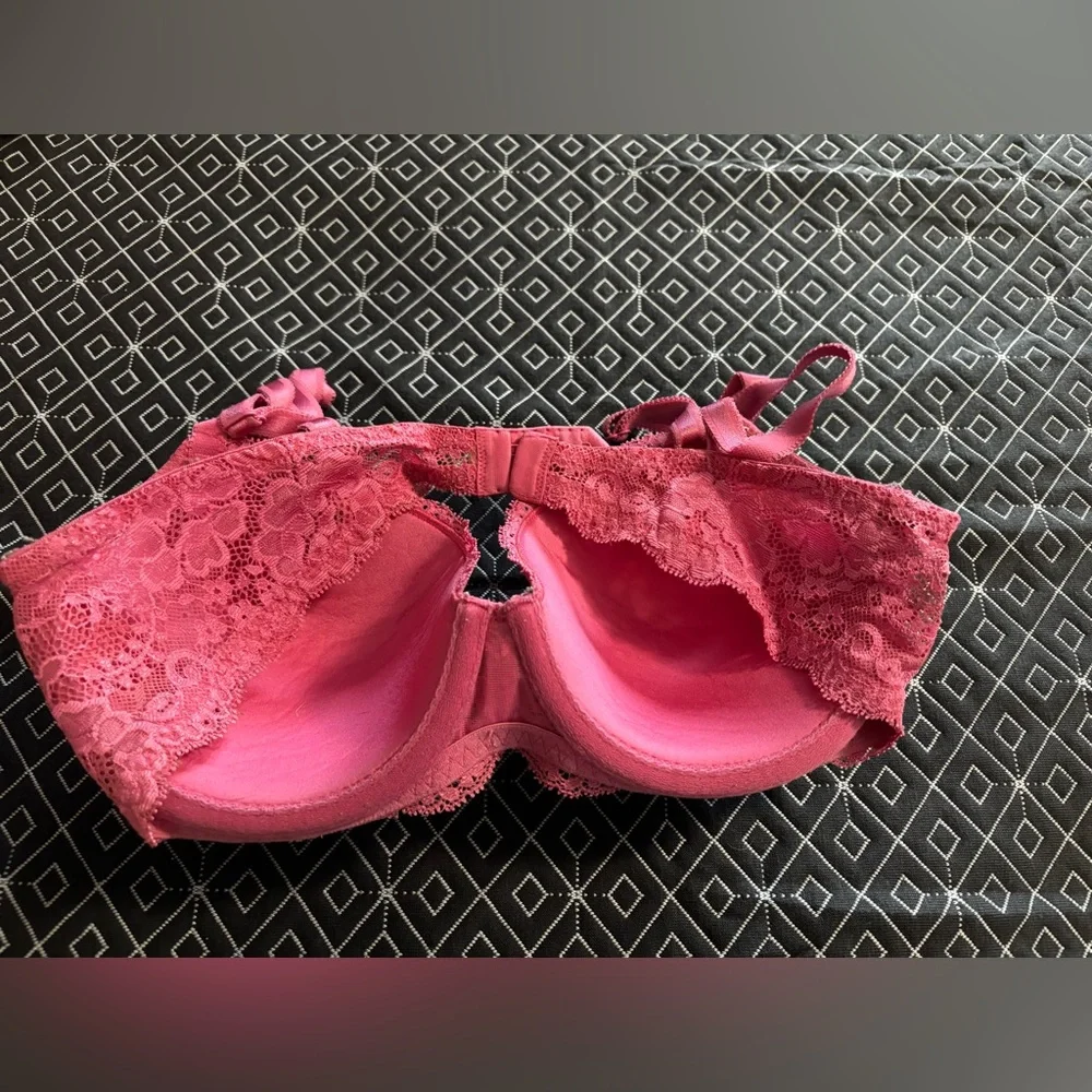 Victoria's‎ Secret Vibrant Pink Lace Bra